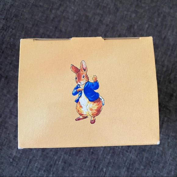 NIB Peter Rabbit Collectible Mini Clock - Picture 2 of 5